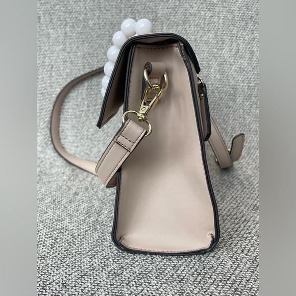 Cream Handbag with White Beaded Handle - Picture 7 of 16